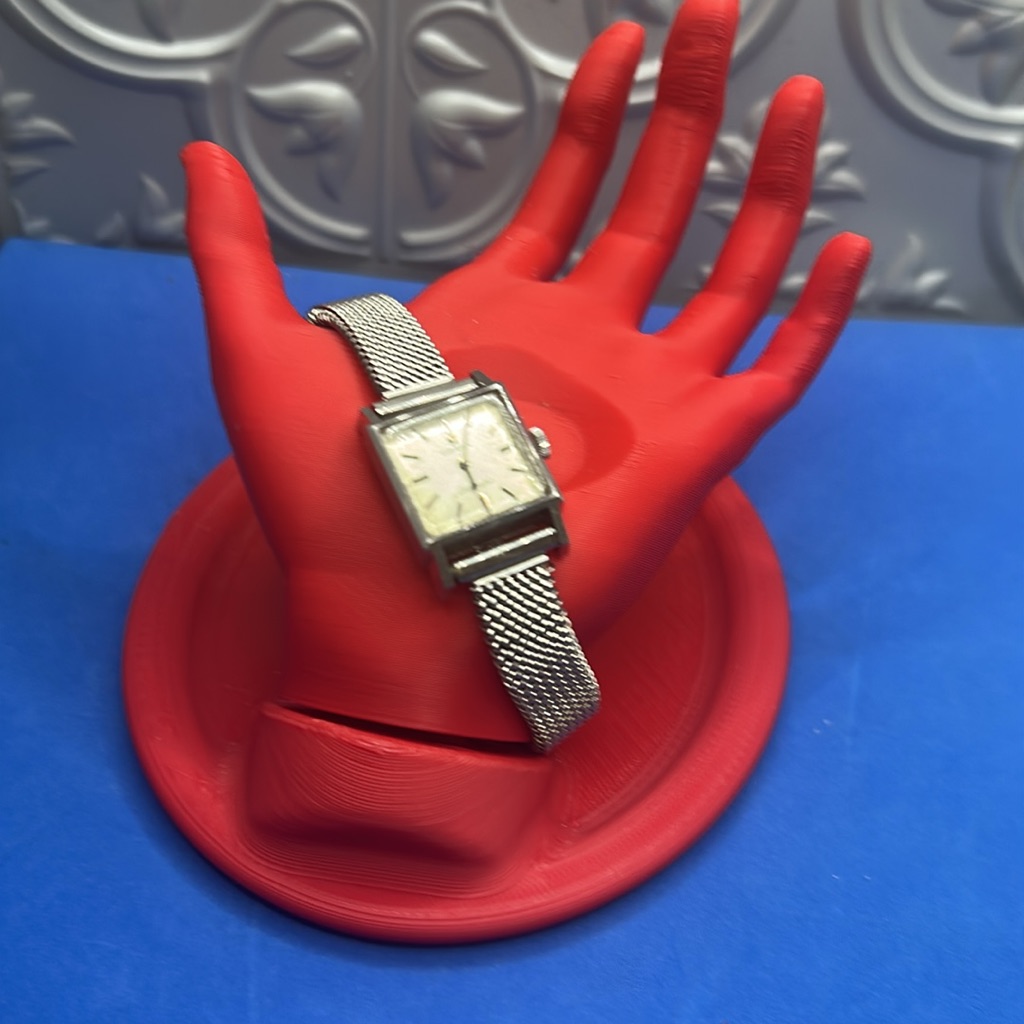 HandWound Ladies Wristwatch Japan Made 70s Vintage Round Silver